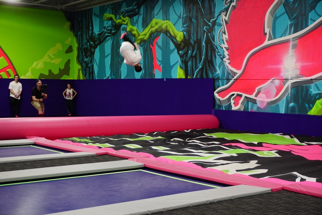 Airbag attraction in a trampoline park