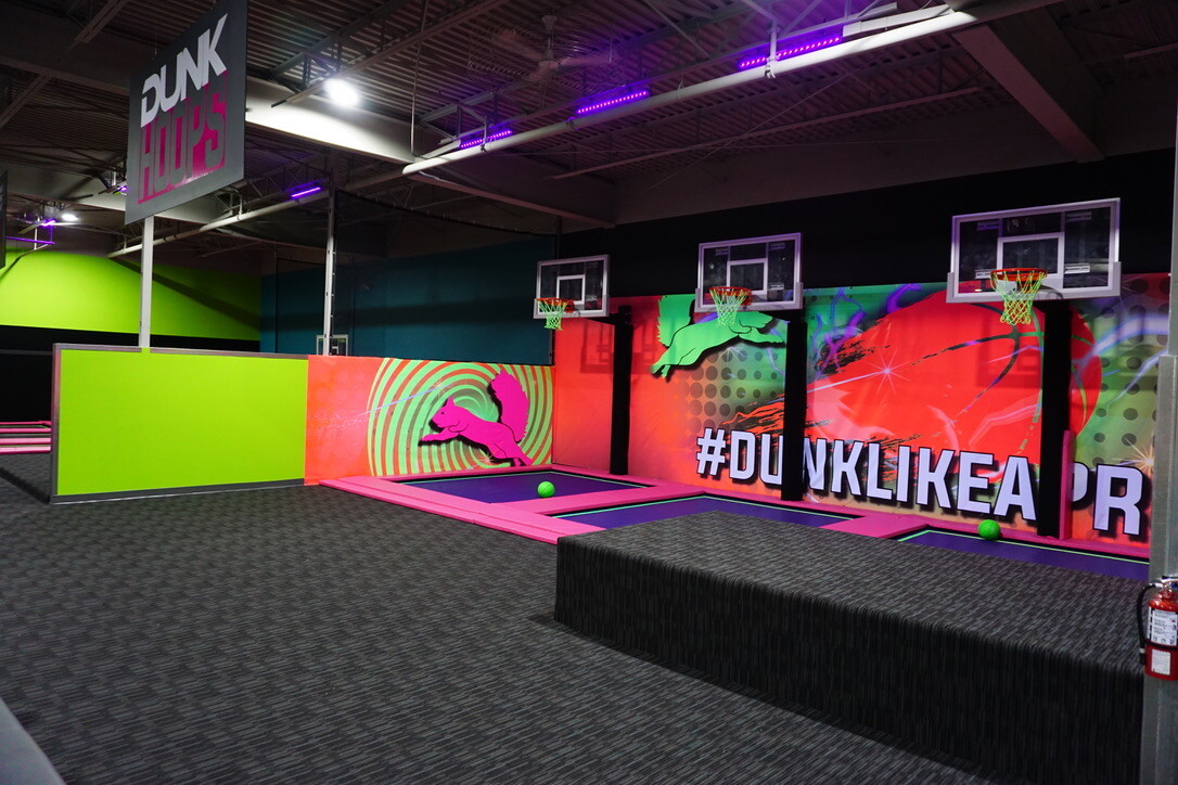 Custom dunk hoop configuration with UV glow features