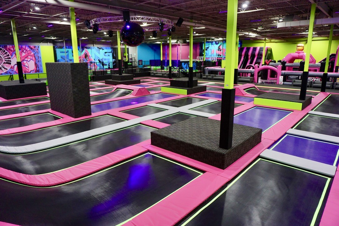 Shock main trampoline court