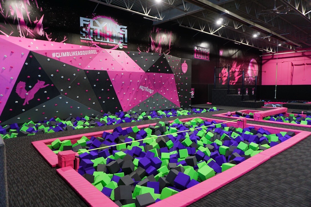 Custom traverse wall with foam pit configuration