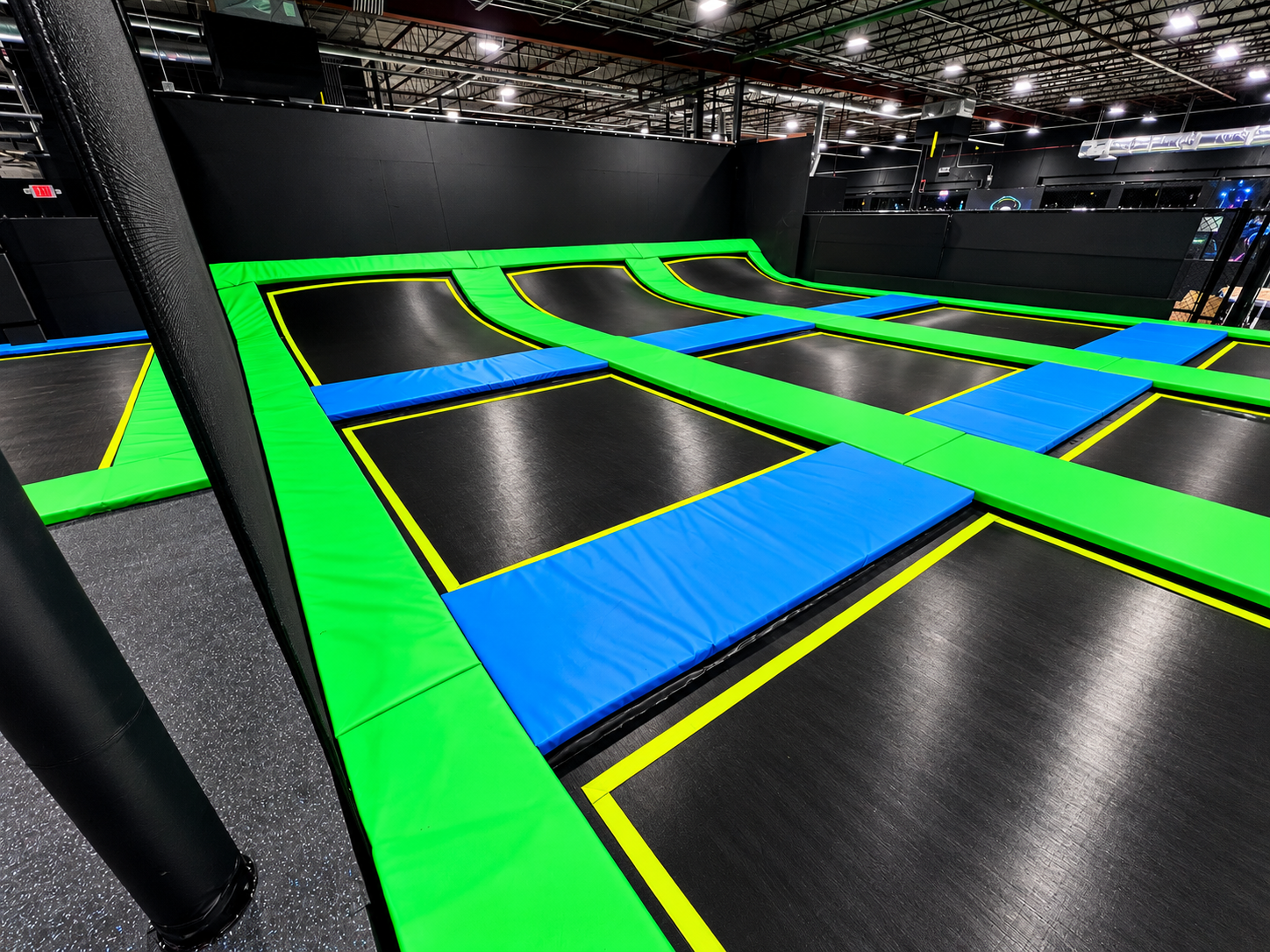 Short-wall extreme trampoline dodgeball court with blue and green pads